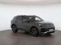 Gebraucht VW Tiguan Sport 150 PS (110 kW) 2025 Mittelgrün metallic SUV