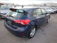 gebraucht Ford Focus 20 EcoBlue SCR Cool & Connect Aut. LED Abstan...