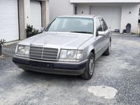 Gebraucht Mercedes E300 103 PS (75 kW) 1990 Silber Limousine