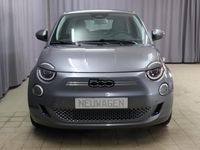 gebraucht Fiat 500e by Bocelli 42 kWh UVP 42.430,00 Style Paket: Panorama Dach, Getönte Heck- und Seitenscheiben, Winter-Paket Beheizbare Vordersitze; Auflagefläche der Frontscheibenwischer beheizbar 17"-Leichtmetallfelgen mit Diamantfinish, V