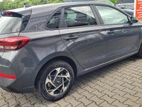 gebraucht Hyundai i30 Family HB Family*Navi*LED*Shzg*Lhzg*PDC*Cam*Keyless