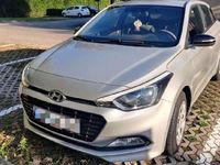 Gebraucht Hyundai i20 GO! 75 PS (55 kW) 2018 Silber Limousine