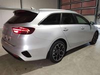 gebraucht Kia Ceed Sportswagon Edition 30 Jahre 1.5 T-GDI 140 PS Navi-Teilleder-Tempomat-DAB-Klimaautomatik-LED-AppleCarPlay-AndroidAuto-Winterpaket-Rückfahrkamera-Glanzpaket-Bluetooth-17''Alu-sofort