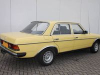 Gebraucht Mercedes 200 76 PS (55 kW) 1982 Gelb Limousine