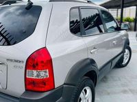 gebraucht Hyundai Tucson 2.0 CRDi VGT 2WD Automatik GLS