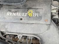 Gebraucht Renault Trafic Expression 101 PS (74 kW) 2005 Weiß Van / Kleinbus