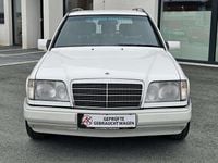 Gebraucht Mercedes E220 150 PS (110 kW) 1994 Weiß Kombi