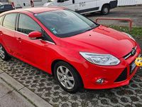 Gebraucht Ford Focus Titanium 125 PS (91 kW) 2014 Rot Limousine