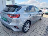 gebraucht Kia Ceed Ceed / cee'd1,6 CRDi ISG Silber Erster Besitz