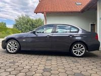 Gebraucht BMW 318 129 PS (94 kW) 2006 Grau Limousine
