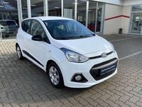 Gebraucht Hyundai i10 Blackline 67 PS (49 kW) 2015 Weiß Kleinwagen