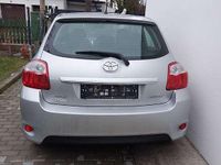 Gebraucht Toyota Auris 90 PS (66 kW) 2011 Silber Kleinwagen