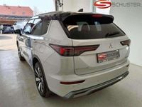 gebraucht Mitsubishi Outlander P-HEV 2,4 4WD Diamond / schwarzes Dach SUV