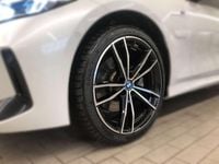 Gebraucht BMW 330e 184 PS (135 kW) 2023 Mineralweiß Kombi