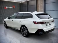 Gebraucht BMW 520 M Sport 197 PS (144 kW) 2025 Alpinweiss iii Kombi