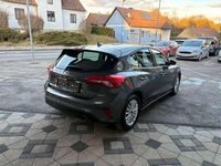 Gebraucht Ford Focus Titanium 125 PS (91 kW) 2021 Grau Limousine