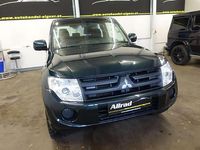 Gebraucht Mitsubishi Pajero Inform 200 PS (147 kW) 2014 Grün SUV