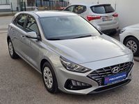 Gebraucht Hyundai i30 120 PS (88 kW) 2023 Serenity white