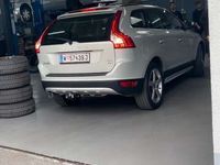 gebraucht Volvo XC60 2,4D AWD Momentum Geartronic