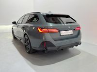 Gebraucht BMW 520 M Sport 197 PS (144 kW) 2025 Grün Kombi
