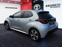 Neu Toyota Yaris Hybrid Active 92 PS (67 kW) 2026 Silber Kleinwagen