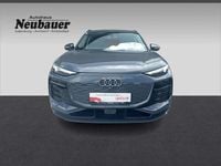 Gebraucht Audi Q6 e-tron Ambiente 284 kW (387 PS) 2025 Hellgrau  metallic SUV