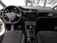 Gebraucht VW Touran 150 PS (110 kW) 2022 Purewhite Van / Kleinbus