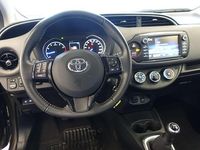 gebraucht Toyota Yaris aus Bürs - 53 kW und 12404 km