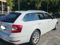 gebraucht Skoda Octavia Combi 2.0 TDI 4x4 DSG Scout