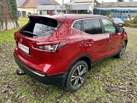 Gebraucht Nissan Qashqai N-Connecta 116 PS (85 kW) 2018 Rot SUV