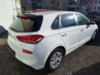 Gebraucht Hyundai i30 120 PS (88 kW) 2020 Weiß Limousine