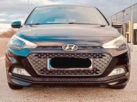 Gebraucht Hyundai i20 Edition 83 PS (61 kW) 2017 Schwarz Limousine