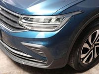 Gebraucht VW Tiguan Life 122 PS (89 kW) 2021 Blau SUV