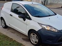 Gebraucht Ford Fiesta Basis 69 PS (50 kW) 2012 Weiß Kleinwagen