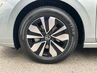 Neu VW Golf VIII Business 115 PS (84 kW) 2025 Silber  metallic Kombi