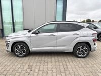 gebraucht Hyundai Kona Style 1.6 T-GDI 180PS 7DCT/AUTOMATIK, 17" ALU, FULL-LED-Scheinwerfer, Elektr. Heckklappe, Vordersitze, Privacy-Glas, Winter-Paket, 2-Zonen-Klimaautomatik, Dachreling, ACC/Tempomat, NAVIGATION 12,3", Parksensoren v/h, Rückfahrkamera, Alarm, Sm
