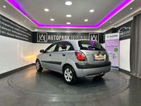 gebraucht Kia Rio 1,4i Motion *WENIG-KM*KLIMA*