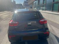 Gebraucht Kia Rio 84 PS (61 kW) 2015 Grau Limousine