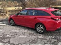 Gebraucht Hyundai i30 116 PS (85 kW) 2019 Rot Kombi