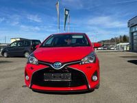 Gebraucht Toyota Yaris Active 101 PS (74 kW) 2016 Rot Limousine