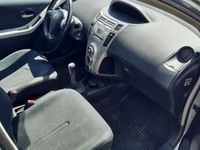 gebraucht Toyota Yaris 13 VVT-i Linea Luna