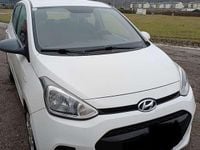 Gebraucht Hyundai i10 Comfort 65 PS (47 kW) 2015 Weiß Kleinwagen