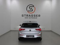 Gebraucht VW Golf VIII R-line 131 PS (96 kW) 2022 Silber  metallic Limousine