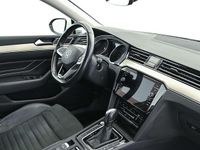 Gebraucht VW Passat Elegance 150 PS (110 kW) 2021 Weiß Kombi