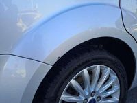 Gebraucht Ford S-MAX Titanium 140 PS (102 kW) 2012 Silber Van / Kleinbus