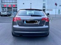 Gebraucht Audi A3 Attraction 105 PS (77 kW) 2012 Grau Limousine