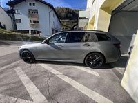 Gebraucht BMW 330e 184 PS (135 kW) 2024 Grau Kombi
