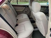 Gebraucht Mercedes E220 150 PS (110 kW) 1993 Rot Limousine