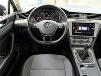 Gebraucht VW Passat 150 PS (110 kW) 2019 Grau Kombi