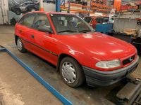 Gebraucht Opel Astra 54 PS (39 kW) 1997 Rot Limousine